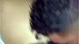 novinho comendo a karina enquanto outro filma e aguarda a vez