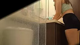 Espiando a mi hermanastra argentina meando 😏