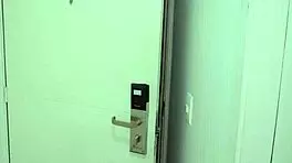 hermanastra distraida adicta al celular follamos a su lado hasta que se de cuenta