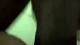 18+少女录下情人鸡巴操她肿胀阴部，而男友在学校