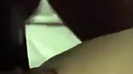 18+少女录下情人鸡巴操她肿胀阴部，而男友在学校