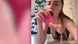 webcam girl vikusik22a blows and fists ass