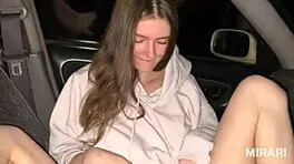 Young slut fucks her lover in the car amateur couple 😏