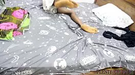 I seduced da room keeper an gave good blowjob