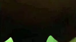 18+少女录下情人鸡巴操她肿胀阴部，而男友在学校