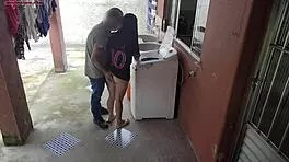 dona de casa paga tecnico com bunda enquanto marido fora