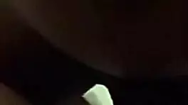 18+少女录下情人鸡巴操她肿胀阴部，而男友在学校