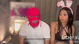 a mi traje de conejita le hace falta la colita de conejo