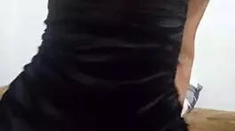 mi vecino acepto ayudarme con mi cama que estaba da�ada y la pusimos a prueba que rica verga tiene para clavarme la toda en mi conchita y sentirla toda dentro de mi prt 1