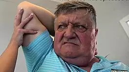 i helped the old guy relax and got my pussy licked as reward