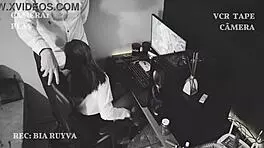 Câmera escondida: meu chefe fez massagem em mim, será que a esposa dele vai descobrir?