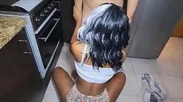 fuck that sexy 18+ girl in the kitchen now!
