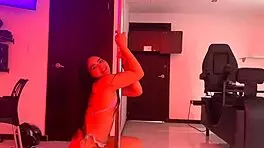 Divorced Actress Seeks Warehouse Worker