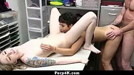 ruthless female officer takes control of the suspected thief in the backroom