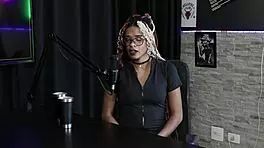 Falou Sobre Mulheres Peludas Recebeu Mensagens Tem Os Ataques Na Internet - Naomi Campos Sheer Red