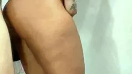 Me deje llevar por mi padrastro y termino dándome anal de pie y se corrió dentro de mi