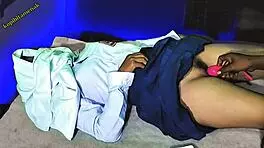 Guru SLTP Ajak Siswinya Nyobain Vibrator yang Baru Dibeli