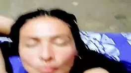 misionero a esta milf que se queja de como es cogida por este joven en casa de visita