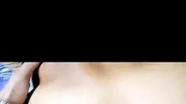 misionero a esta milf que se queja de como es cogida por este joven en casa de visita