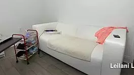 Milf masturbates in cam show bts.