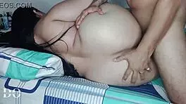 Recibo Una Sorpresa Muy Agradable Un Culito En Cuatro Y Con Un Plug Anal Un Coño Húmedo Y Sabroso Listo Para Que Lo Folle