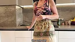 Cheating on wife with girlfriend in kitchen, russian amateur