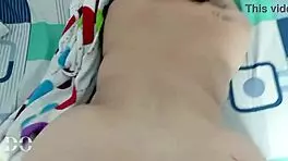 Recibo Una Sorpresa Muy Agradable Un Culito En Cuatro Y Con Un Plug Anal Un Coño Húmedo Y Sabroso Listo Para Que Lo Folle