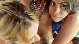 fui de carro com minhas amigas para um matagal e fizemos uma putaria gostosa no meio do mato