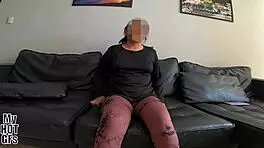 jovencita provinciana me pide ir a verla porque quiere probar su primer vídeo porno