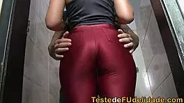 Gatinha ninfeta perdeu a virgindade do cu