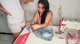 Costureira casada deixa cliente de pau duro