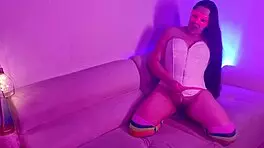 esta camarera se deja follar por dinero en habitacion oculta mientras afuera divierten en bar