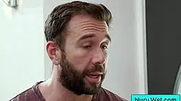 性感大奶亚洲按摩师表演惊人湿润奴鲁按摩