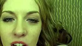 灵活雀斑女孩 Haley Scott 首次被大黑鸡巴在 interracial POV 色情中操屁眼