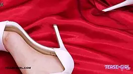 Look at This Pretty 18-Year-Old Girl Showing Her Pussy and Masturbating