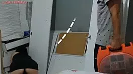 Amadora seduces repairman, pays with intense xerecard service