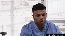 Nuru按摩新手学伺候客户技巧