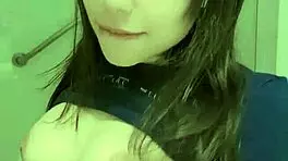 i'm a yung teen girl masturbatin in the bathroom