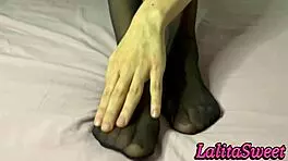 Se Eu Deixar Brincar Com Meus Pés Posso Cavalgar Na Sua Piroca Esse Foi O Acordo Com A Safada Da Minha Universidade