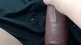 Tocando minha buceta apertadinha gozei no brinquedinho