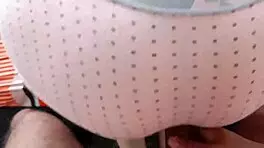 sus bragas mojadas hacen que le meta la polla hasta el fondo y no puede parar de botar leche por su lindo co�o deje todo mi esperma sobre ella