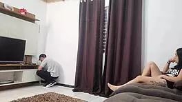 técnico flagra dona de casa se masturbando enquanto faz reparos 😈