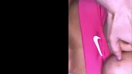 la madre de su amiga era una mujer voluptuosa que siempre vestia ropa ajustada y provocativa lo que lo ponia muy nervioso