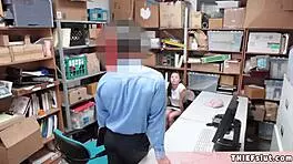 ellen page lookalike shoplifter punished by mall cop