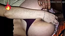 mi pequeño hermanastro viene a escondidas a mi habitación para que le quite la virginidad