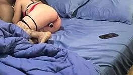 Encuentro a mi cachonda madrastra y quiere que la coja duro ya que su marido la dejo plantada