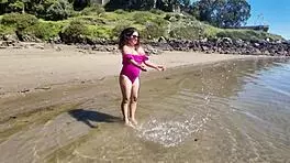 Curvy Milf Cums Ecstatically