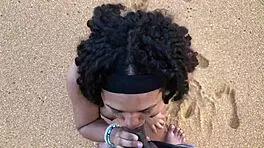 conheci essa linda morena na praia conversar vai conversar vem at� que rolou uma bela foda