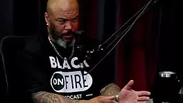 Seu primeiro atendimento na festa termina com as meninas ganhando dinheiro e preenchendo o vazio interno - victoria rubro no sheer red