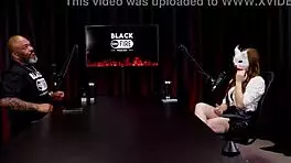 Seu primeiro atendimento na festa termina com as meninas ganhando dinheiro e preenchendo o vazio interno - victoria rubro no sheer red